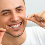 Wie Zahnseide richtig verwendet wird