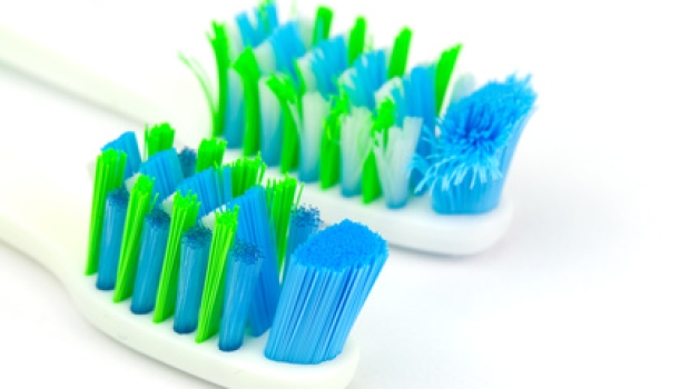 Wie oft ein Aufsatz für elektrische Zahnbürsten gewechselt werden sollte