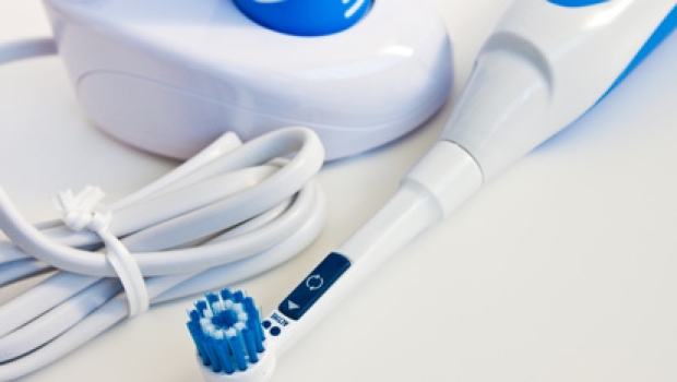 Wie oft elektrische Zahnbürsten aufgeladen werden müssen