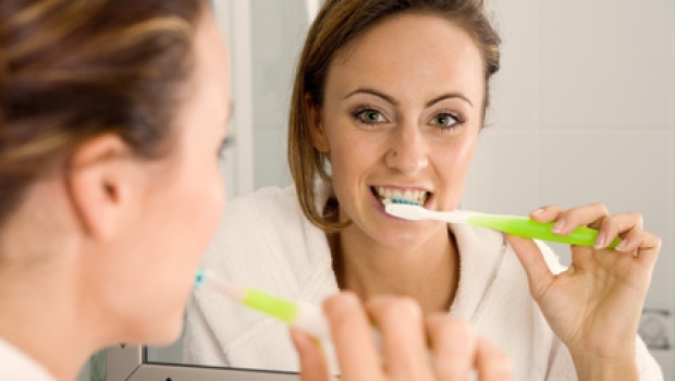 Richtige Putzbewegungen mit elektrischen Zahnbürsten